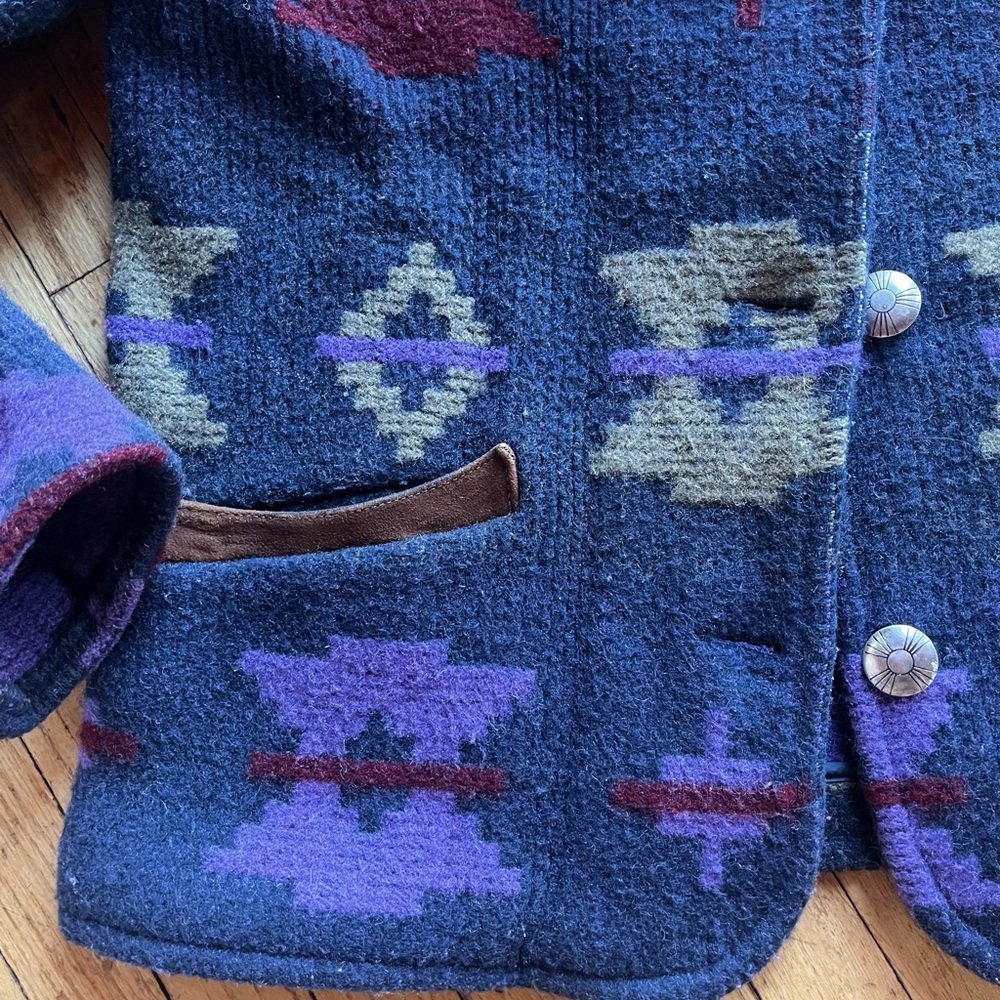Vintage 80’s era Woolrich chore coat with Southwestern pattern in Navy, size M - Picture 2 of 6